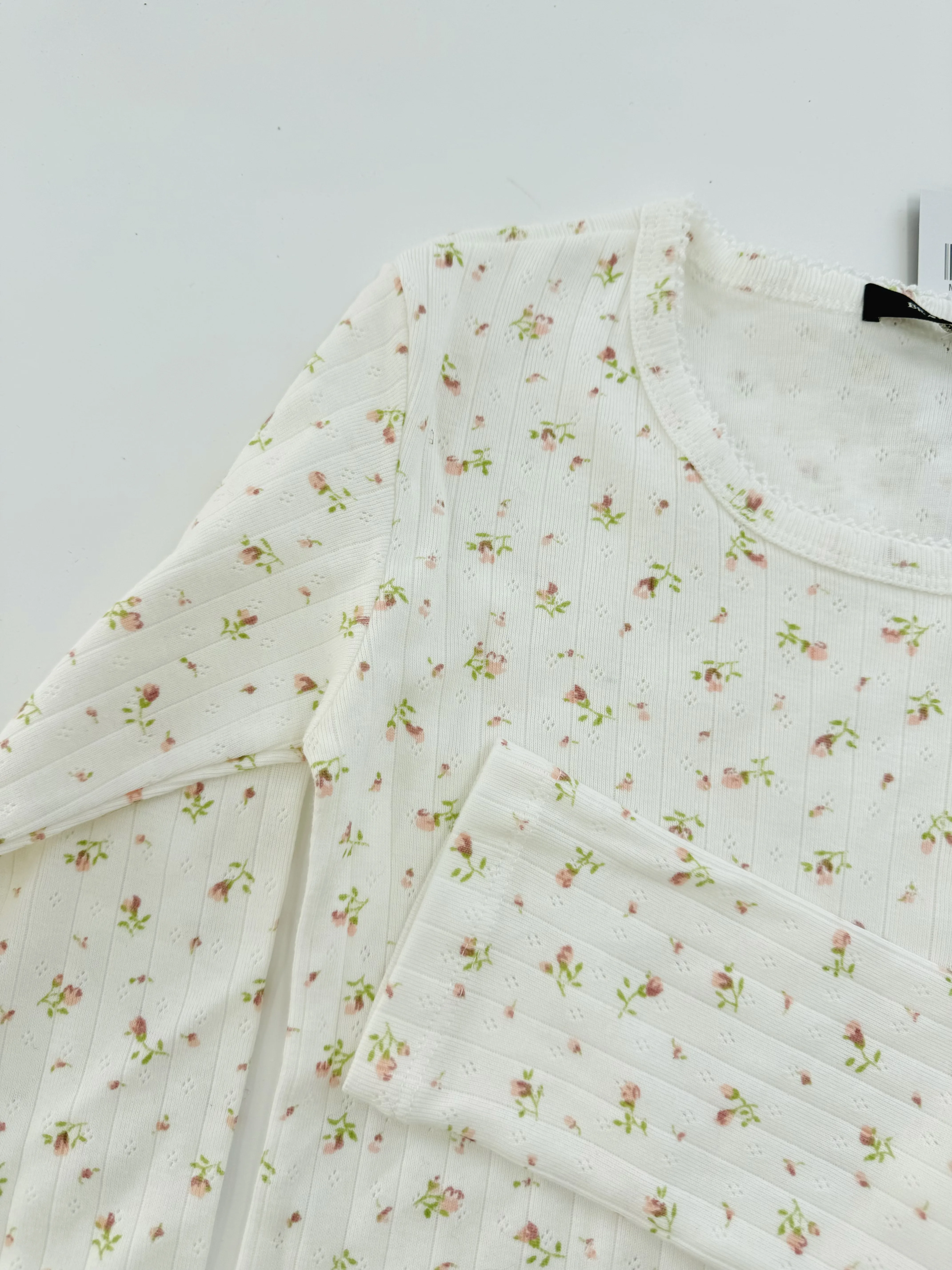 Kaus Lengan Panjang Potongan Renda Lubang Set Celana Pendek Piyama Rumah Lucu Katun Wanita Set 2 Potong Kaus Ramping + Sweatshort Lurus Elastis