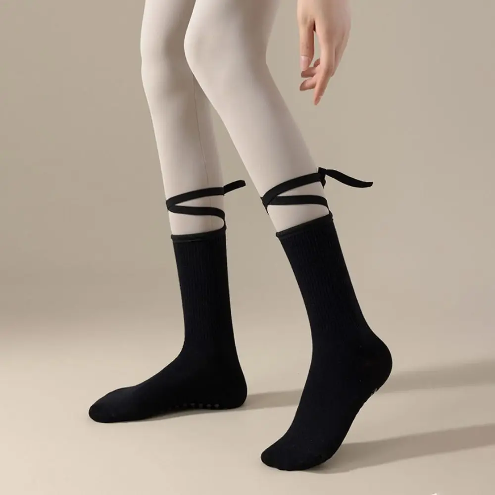 

Силиконовые носки для йоги на шнуровке в горошек, хлопковые носки для пилатеса до середины икры, женские противоскользящие носки средней длины ярких цветов для фитнеса в помещении