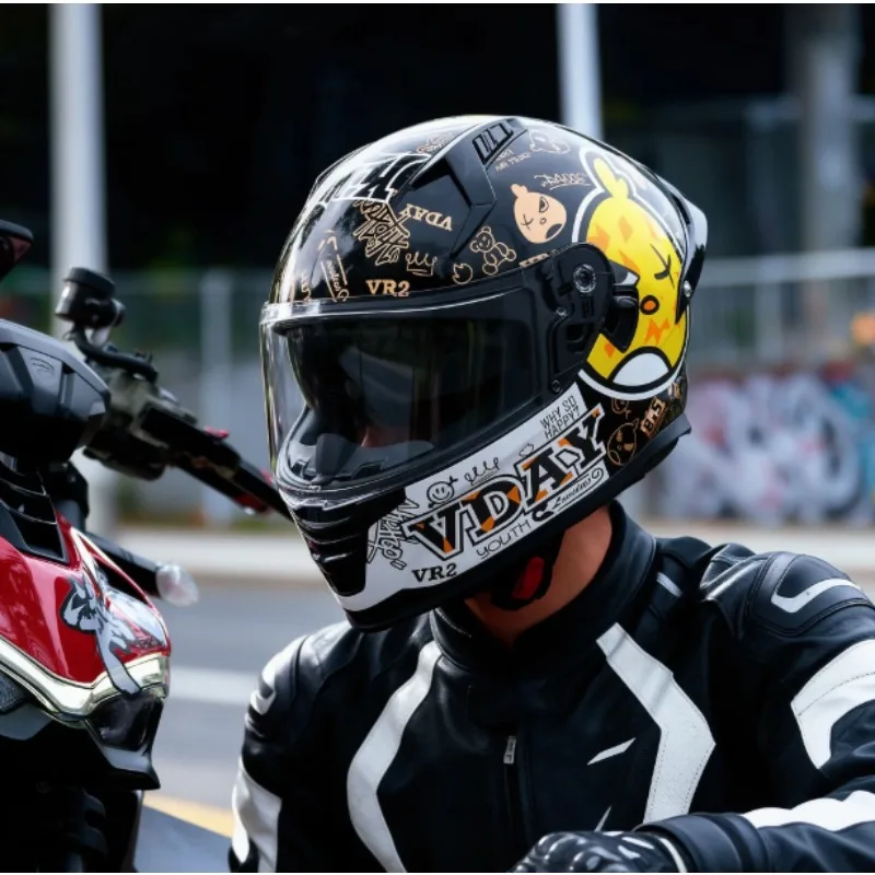 DOT Approved Unisex Locomotive Full Face Motorbike Racing Helmet with , 4-Season Riding Helmet with Aerodynamic Rear Spoiler