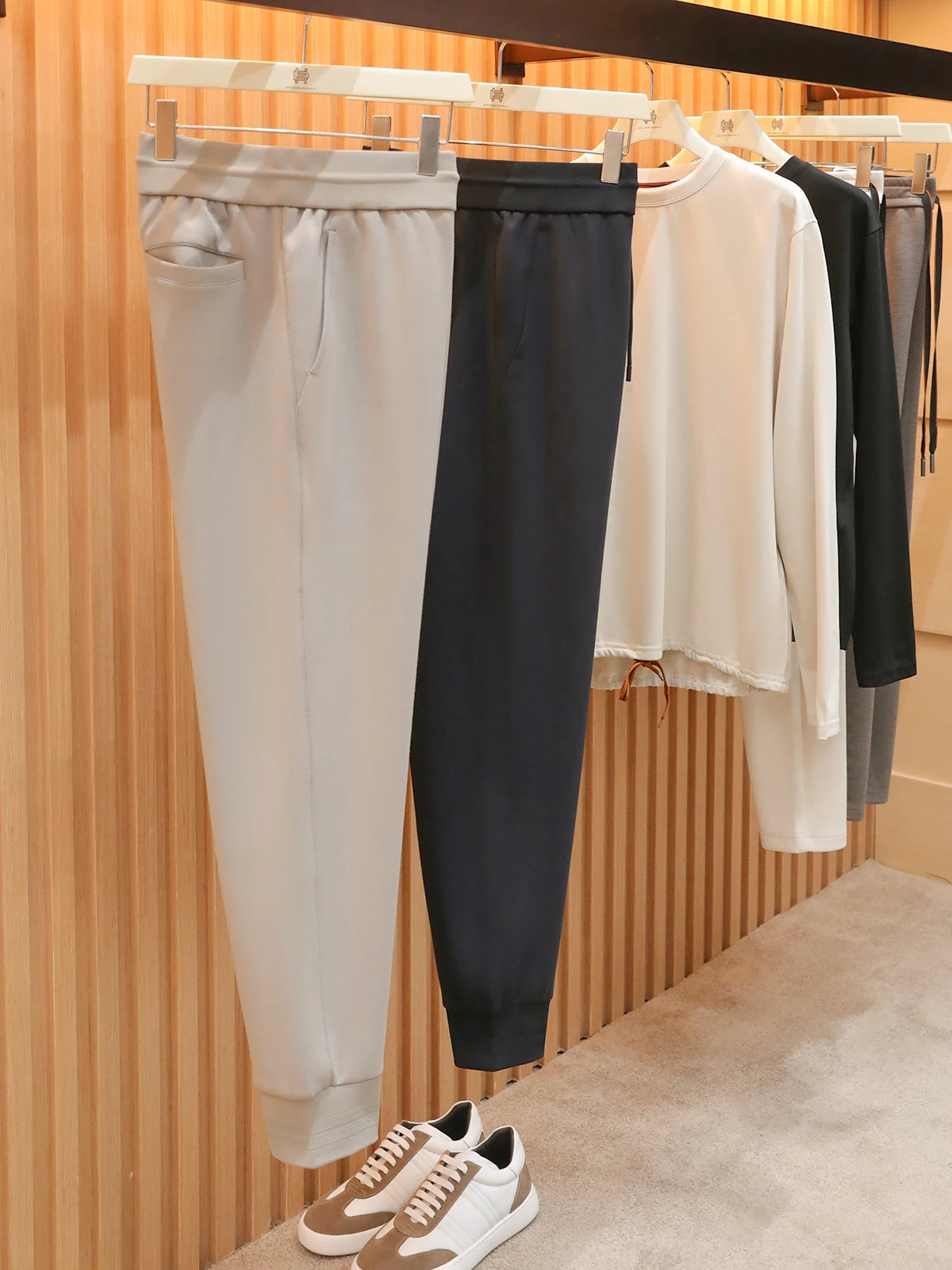 

Мужские повседневные спортивные брюки из воздухопроницаемой ткани, свободного кроя, прямые, длинные, удобные, мягкие, из смесового полиэстера, с высокой талией, эластичные...