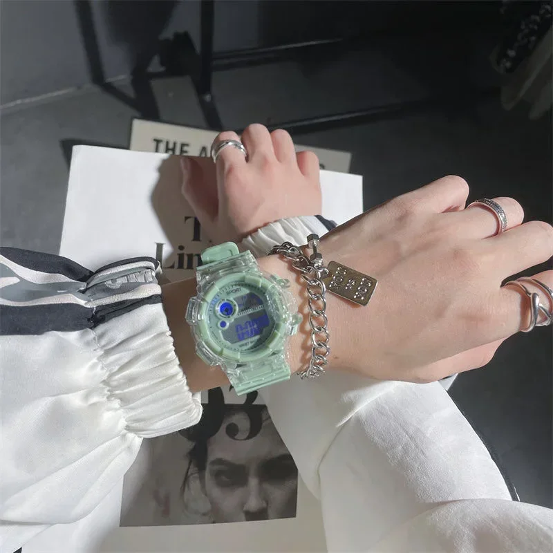 ファッション女性のスポーツデジタル腕時計学生氷河透明ガール防水電子時計 Relógios Feminino