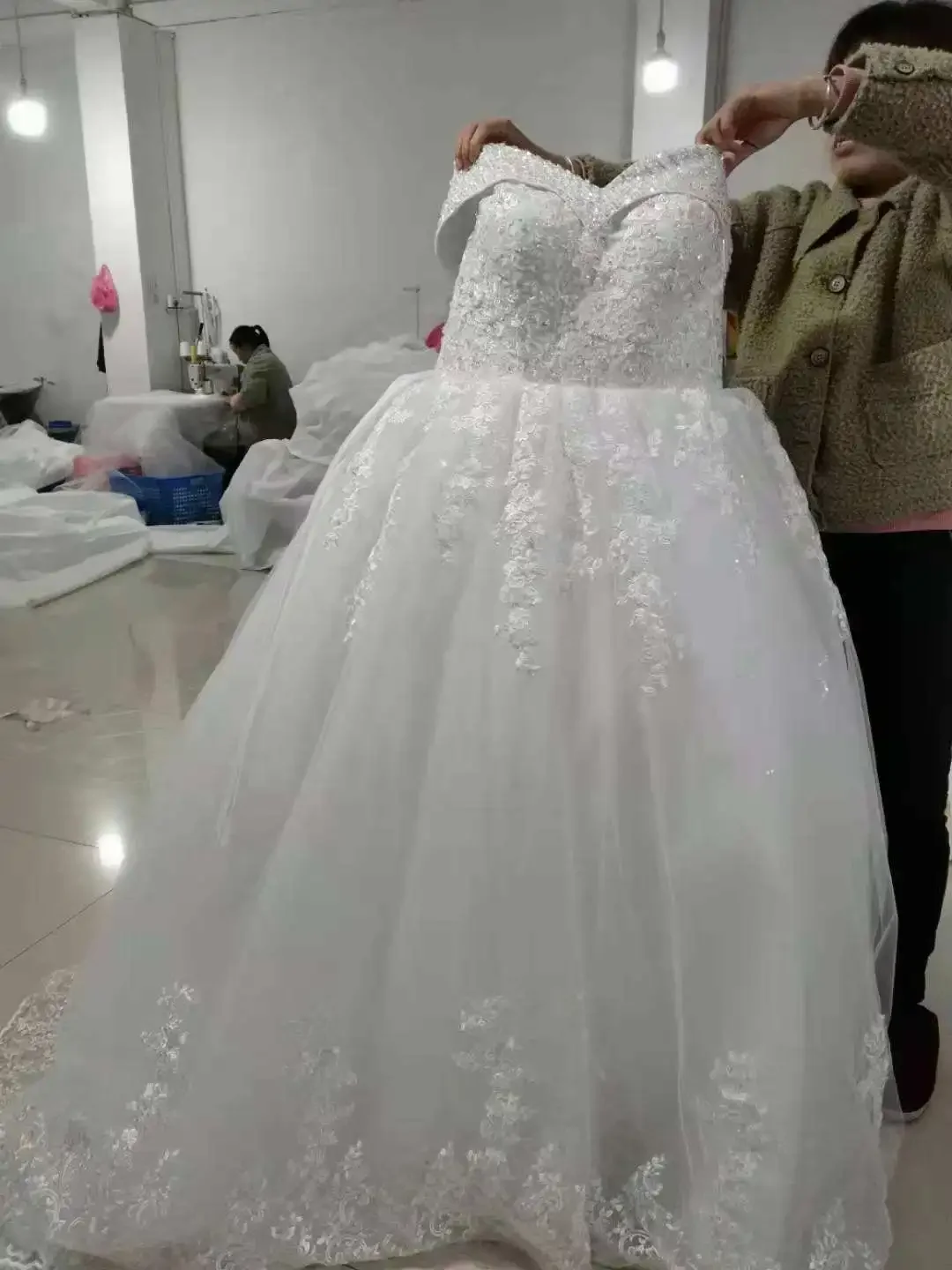 Vestido De novia con apliques De encaje y hombros descubiertos, cuentas personalizadas, Vestido De boda con corsé hinchado en la espalda