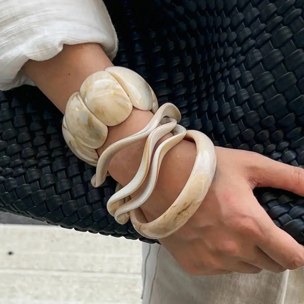 Lacteo 3 Styles Fashion Irregular Off White Acrylic Resin Bangles Women 2025 New Hyperbole Elegant Chunky Bracelet Daily Jewelry