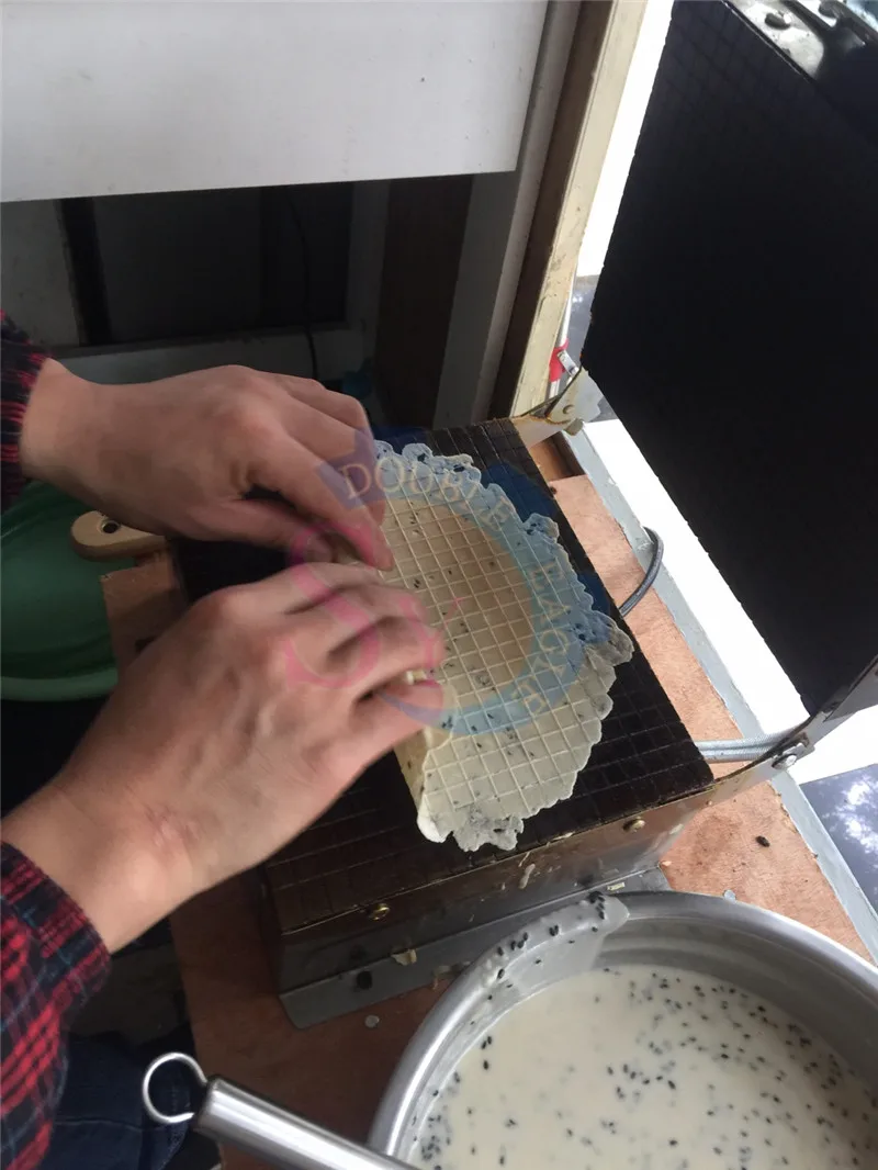 ماكينة صنع كريب البيض الكهربائية التجارية ذات الوجهين الأكثر مبيعًا/أداة خباز قشرة الآيس كريم المقرمشة