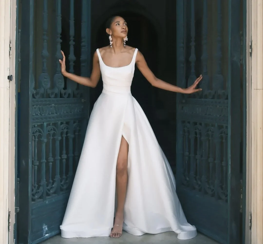 Dostosowana suknia ślubna syrenka Spaghetti pasek linia A długość podłogi pociąg typu Sweep suknie ślubne bez pleców kwadratowy kołnierzyk