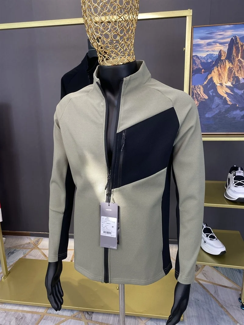 

Мужская повседневная куртка для активного отдыха из быстросохнущего полиэстера, приталенного кроя, с длинными рукавами, воротником-стойкой, удобная, дышащая, модная.