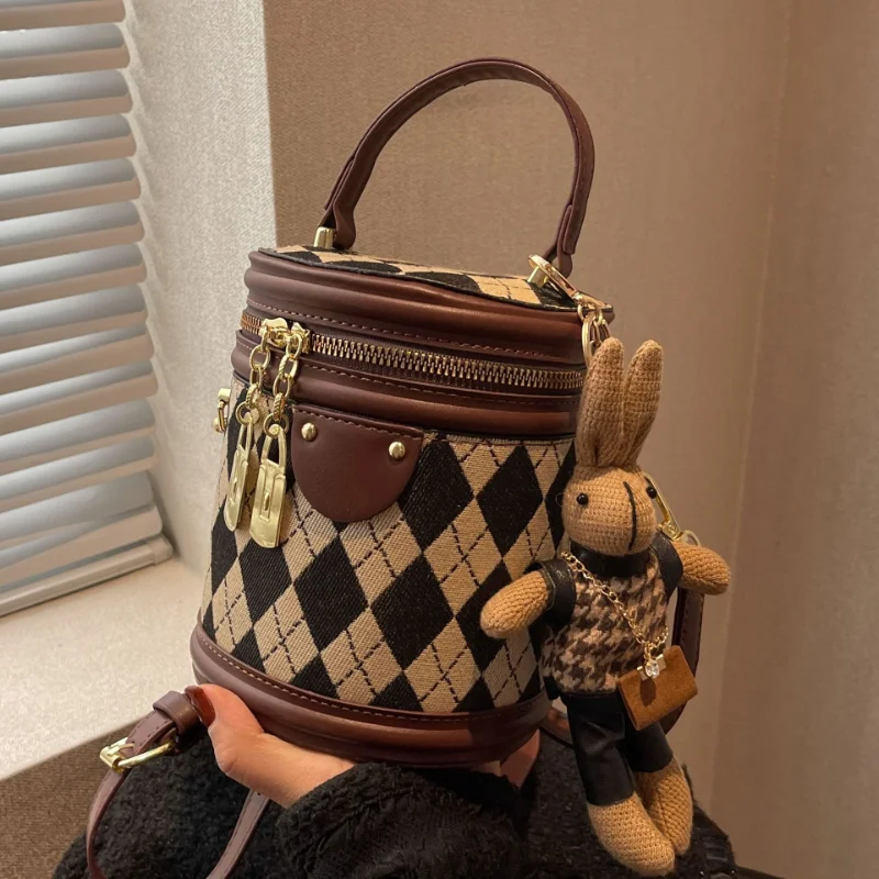 

Маленькая женская сумочка, новинка весны 2026, горячий товар, нишевая сумка через плечо, ручная сумка-ведро с ромбовидной сеткой и текстурой