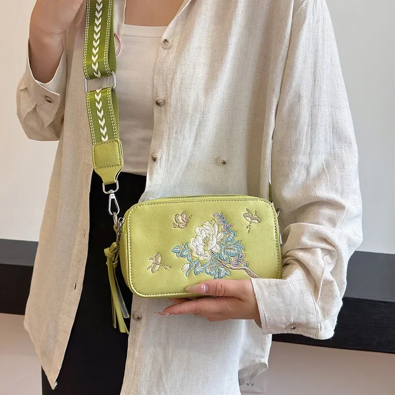 

Unique Design Women's Embroidered Bag - Ethnic Light Luxury, Small Square, Shoulder & Crossbody, High-End Stylish