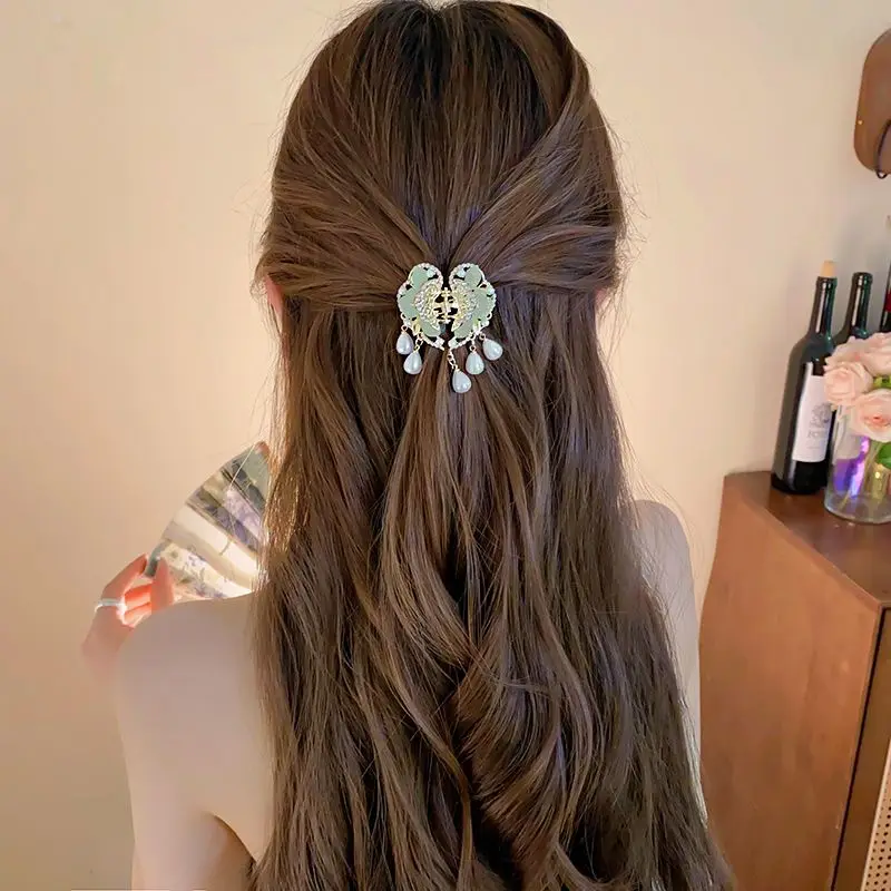 Chinese Style Auspicious Green Hair Claw 2026 New Arrival Faux Pearl Tassel Small Shark Clip For Women Half Up Hair Oriental Luc view 2