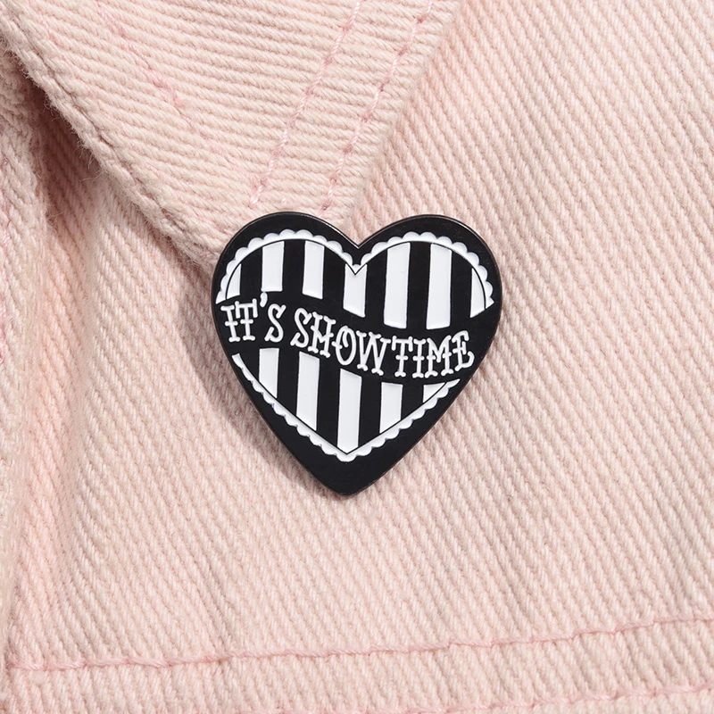 It\'S Show Time Enamel Pin Black White Theater Performance Brooch Lapel Backpack Jacket Badge Fashion Jewelry Gift Accessories ﻿