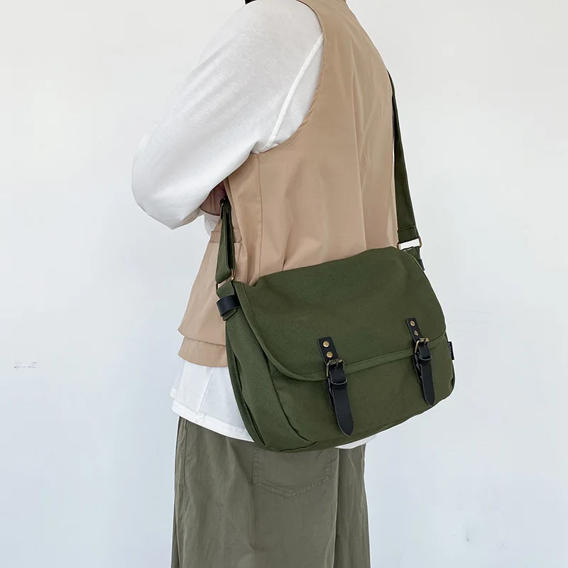 Retro Womens Shoulder Messenger Bag Mens Fashion Postman Cover Solid Color Canvas Bag Large Capacity Crossbody Bags for Women 가방