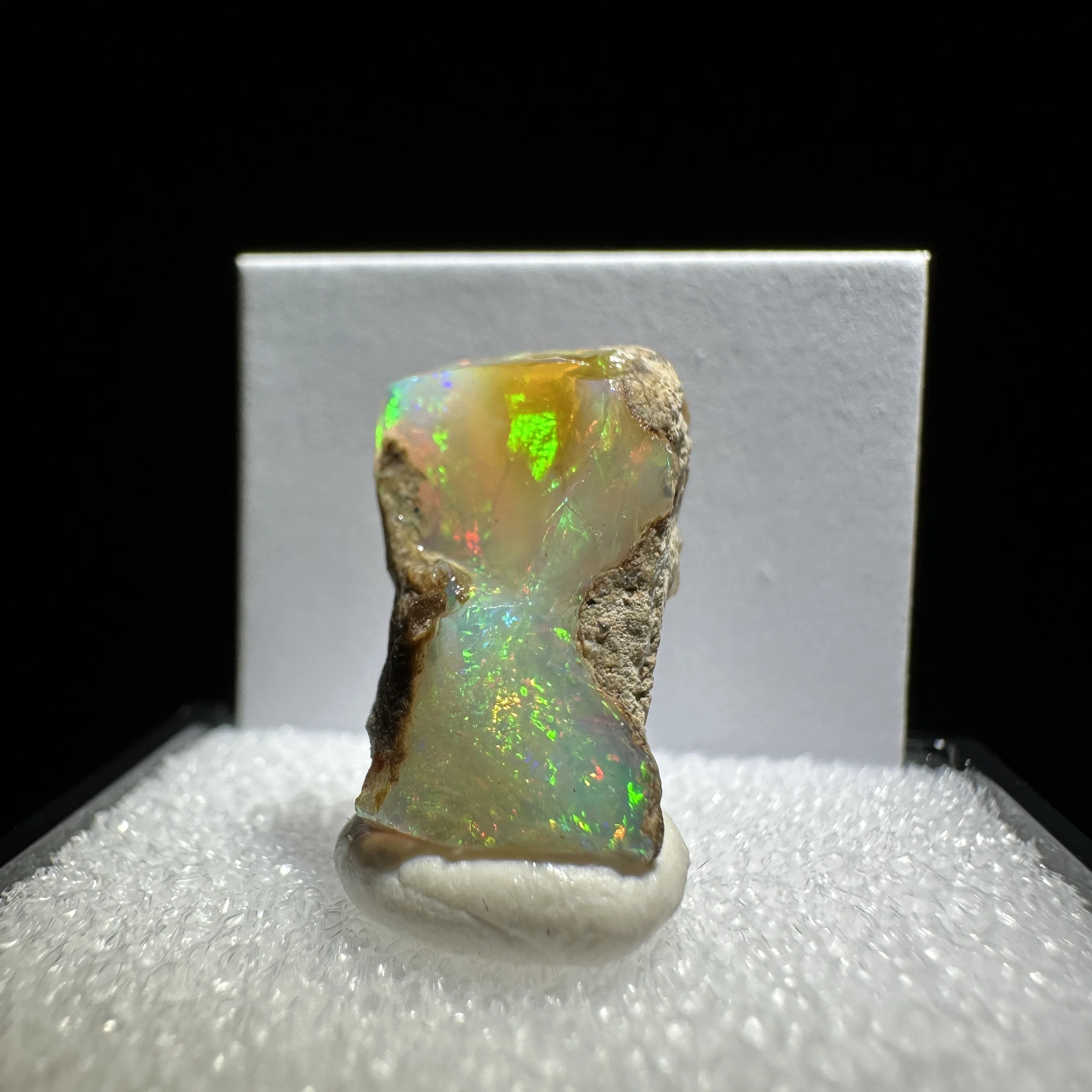 

Natural rare color Ethiopia Opal gem mineral specimen + healing quartz crystals and stones rock gemstone BOX size3.4*3.4mm
