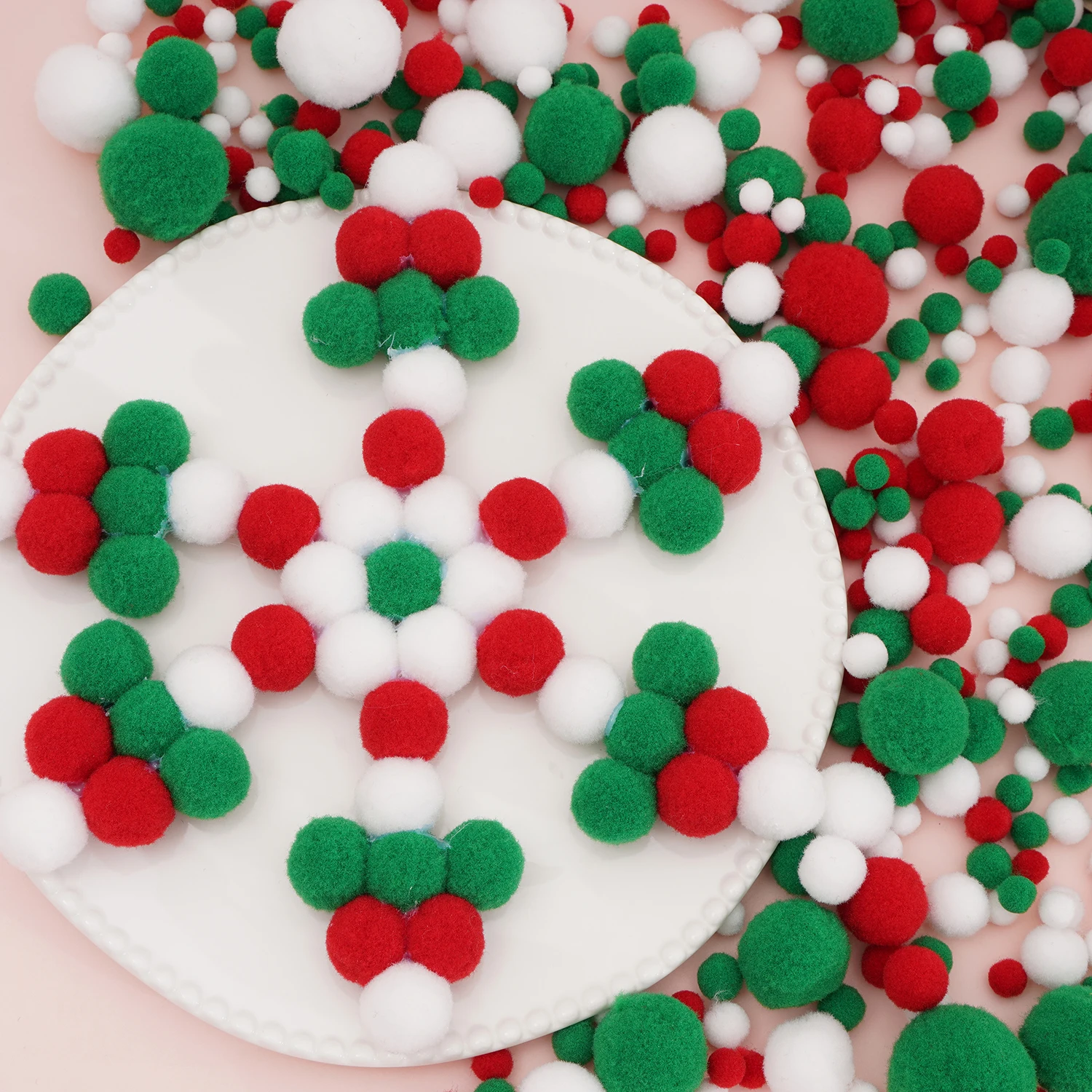 Bianco Verde Rosso Pompon Palline di pelliccia Fai da te Pom morbidi Pompon artigianali Ornamenti con palline di Natale Colla su accessori di stoffa