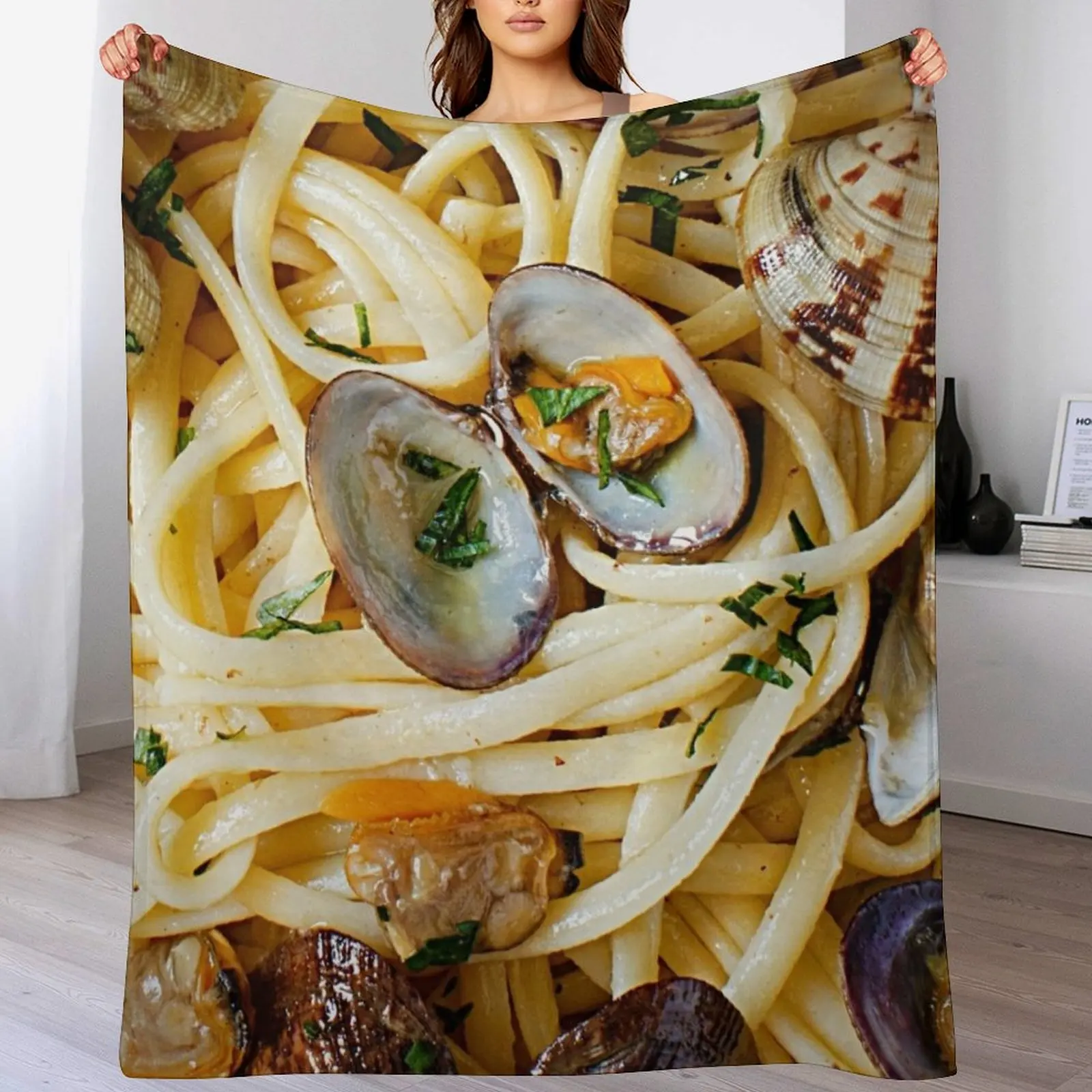 

Linguini Pasta with Clams Throw Blanket