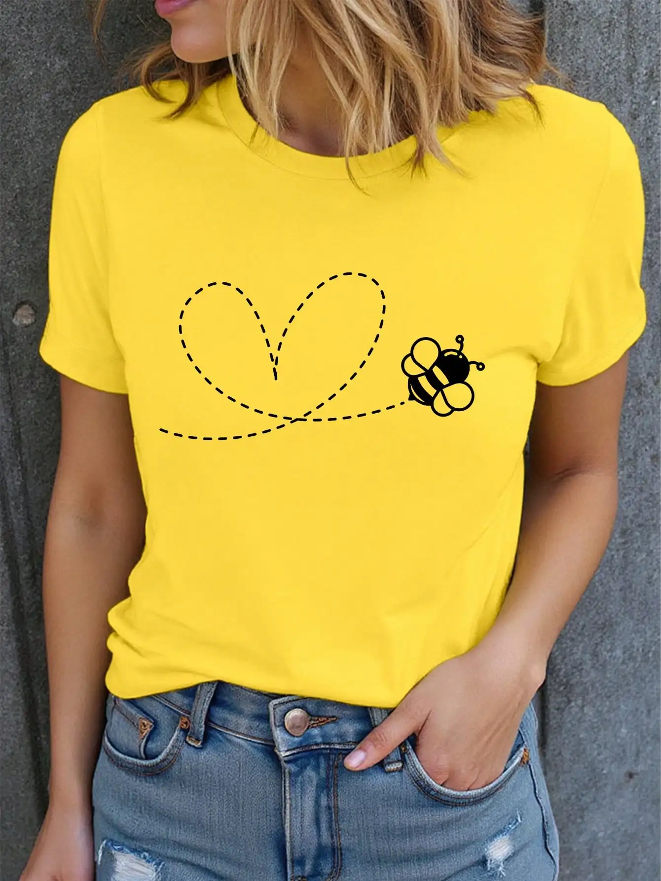 2026 New Women's Honeybee Heart-Shaped T-Shirt Cute Printed Round Neck Short Sleeve Animal Lover Top Graphic Tees Women Tops