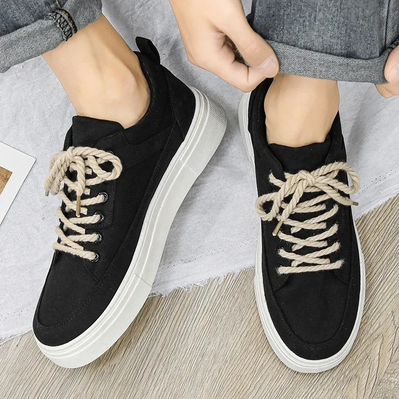 Men Skateboarding Shoes Low Cut Canvas Shoes Flat Skateboard Shoes Men Fashion Platform Canvas Sneakers Lace-up Men Canvas Shoes