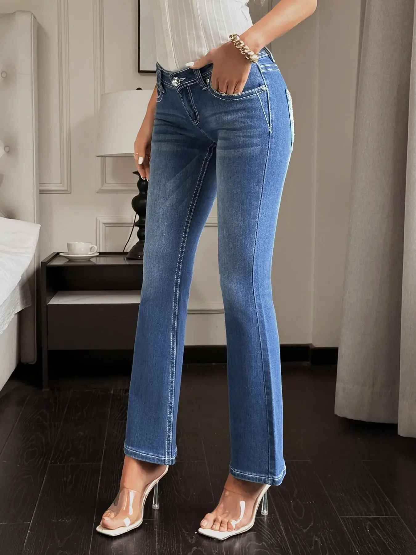 

Прямые джинсы с высокой посадкой для женщин. Элегантные повседневные джинсовые брюки в винтажном стиле.