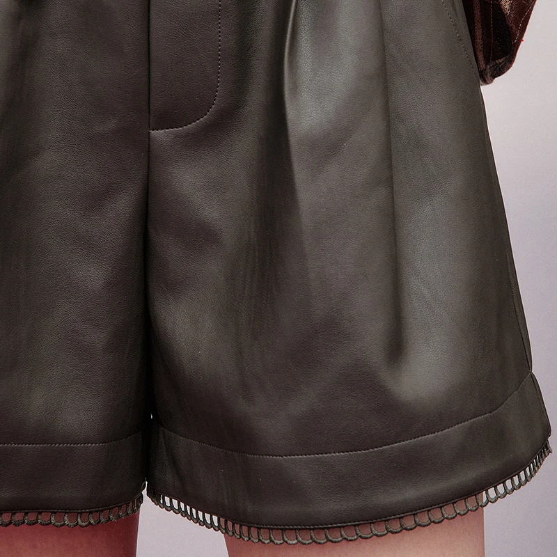 ELFSACK 2025 شتاء الوافدين الجدد الطراز الحديث فو الجلود مرونة الخصر السراويل للمرأة #5