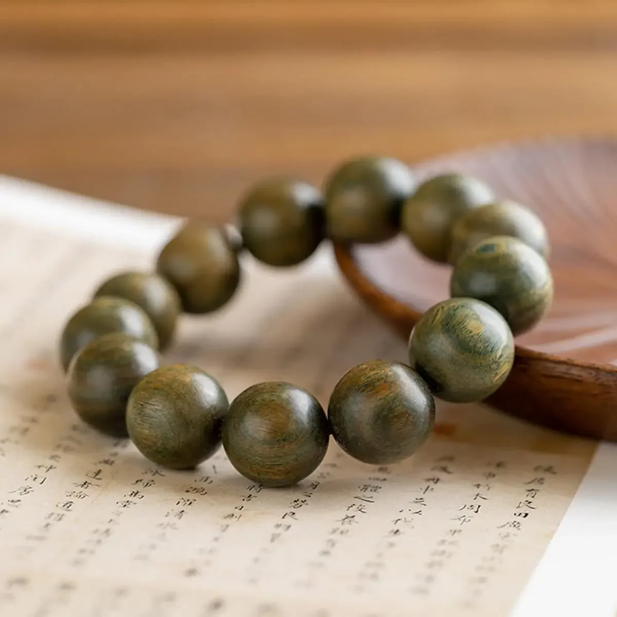 UMQ Natural green ebony bracelets for men and women bracelet jewelry beads plate play beads jewelry gifts.