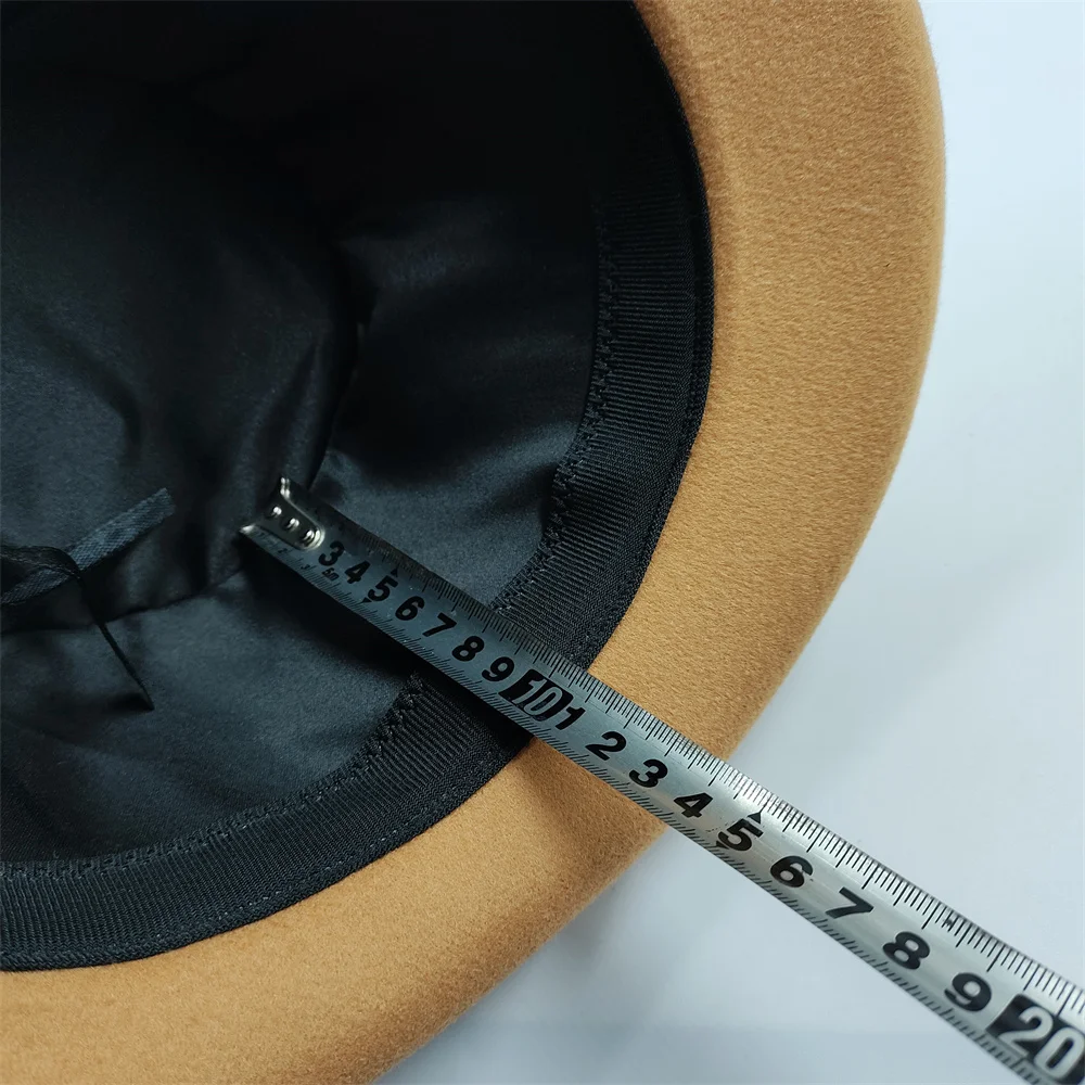 2023 New High Quality Man Fedora Unisex Gentleman Round Top Cap Cosplay Feather Accessories Derby Bowler Hat British Shape Hat