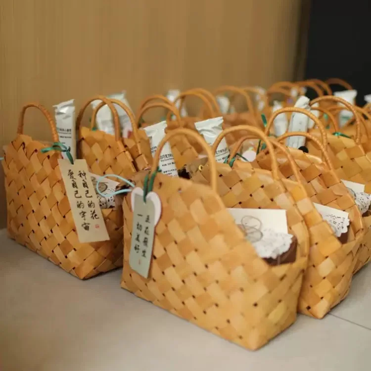 

New Chinese Style Handwoven Bamboo Basket for Wedding Birthday Gift, Housewarming Eco-Friendly Picnic Storage Box