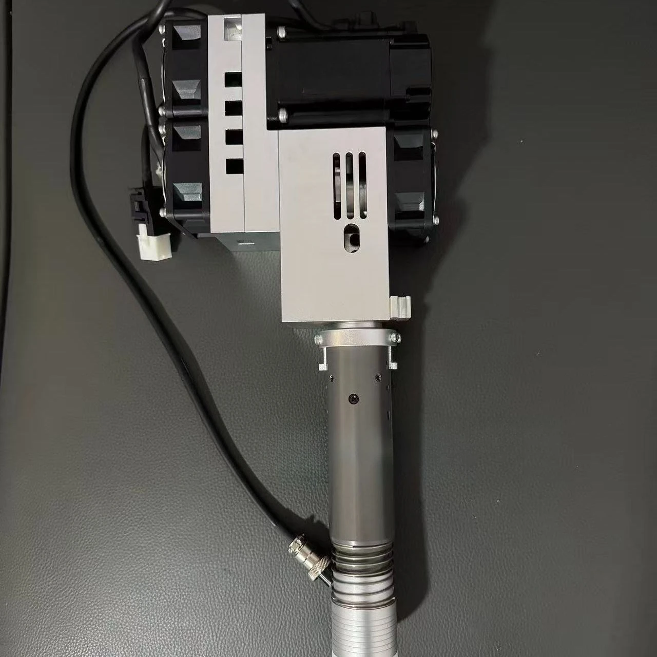 

Сервонож Универсальный вибрационный режущий станок Техническое обслуживание Высокочастотная вибрационная режущая головка Пневматическая