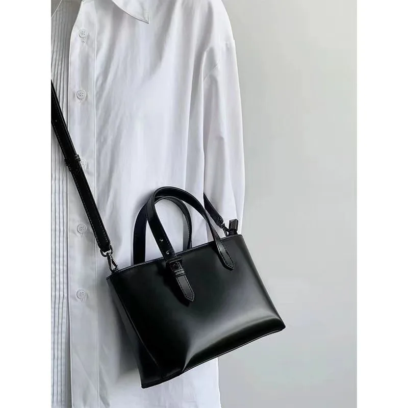 Black Women\'s Bag 2024 New Tote Bag Advanced Texture Niche This Year Popular Shoulder Crossbody Bag