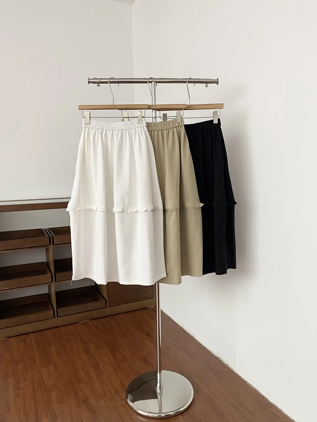 

White A-Line Midi Skirt Women's Spring 2026 High Waist Elastic Waist Wood Grain Slimming Korean Style Ladies Skirt