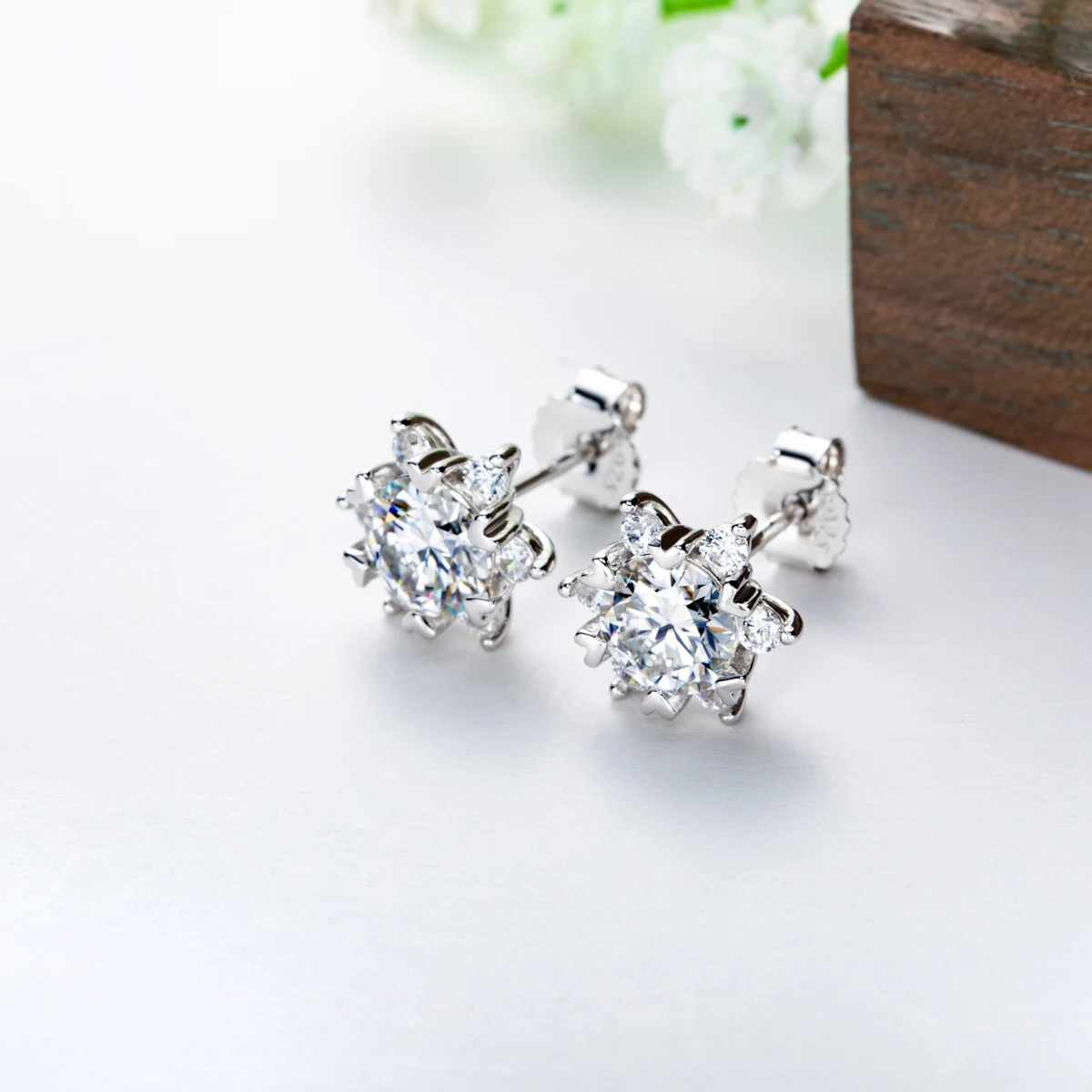 Felice anting-anting Moissanite 0,8ct 925 perak murni dengan Cer D warna Lab berlian klasik anting-anting kancing untuk perhiasan wanita