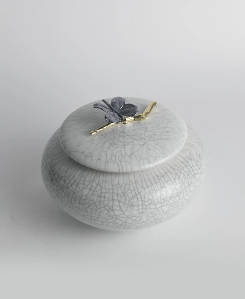 

&c Household Moisture-proof Butterfly Decorative Tea Jar Ice Crack Texture White Ceramic Jar for Modern Desktop Ornament