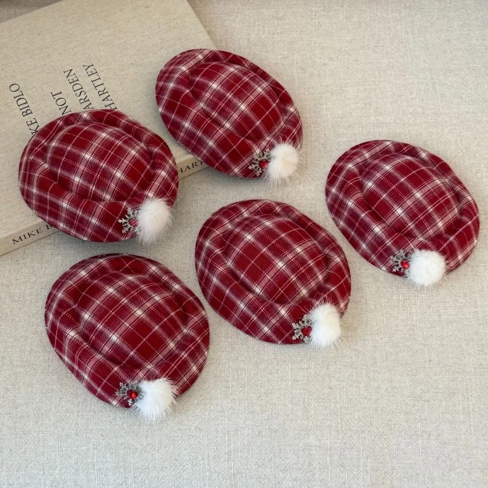 براقة قبعة فيدوراس قبعة مشبك شعر الأحمر بوم بوم الفاسناتور قبعة دبوس الشعر ندفة الثلج تألق زركونيا أفضل قبعة دبوس الشعر