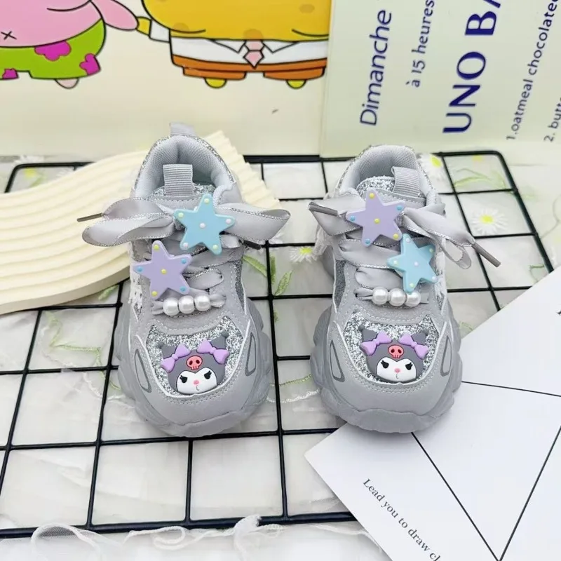 

Kawaii Kuromi Sanrio студенческие удобные кроссовки с милыми героями мультфильмов, детские противоскользящие кроссовки, обувь на плоской подошве, подарок для детей