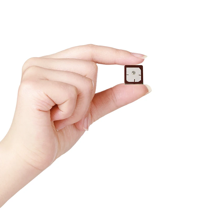 50 個の高利得 18*18 セラミックアンテナ、アクティブ GPS 測位用垂直偏波 RoHS 準拠 GNSS & GPS アンテナ