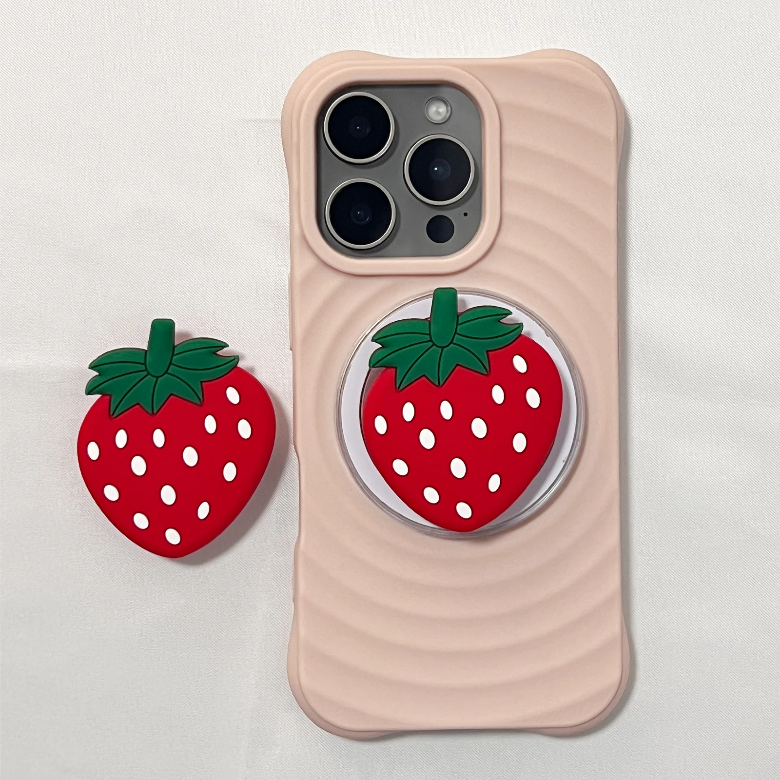 Niedlicher Cartoon-Silikon-Handyhalter in Erdbeerform mit Grip Tok und Ständer für iPhone 17 Pro Max 16 Pro Max