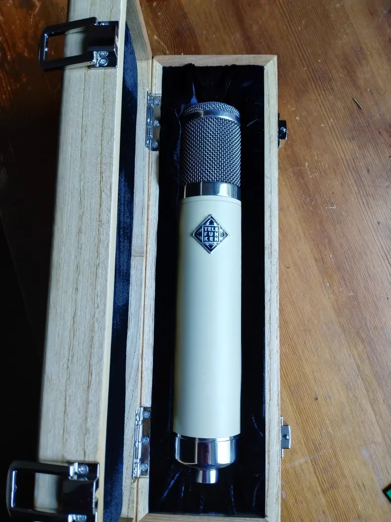 Top-of-the-line AK47 tube microphone, suitable for professional recording studios, music producers and singing microphones