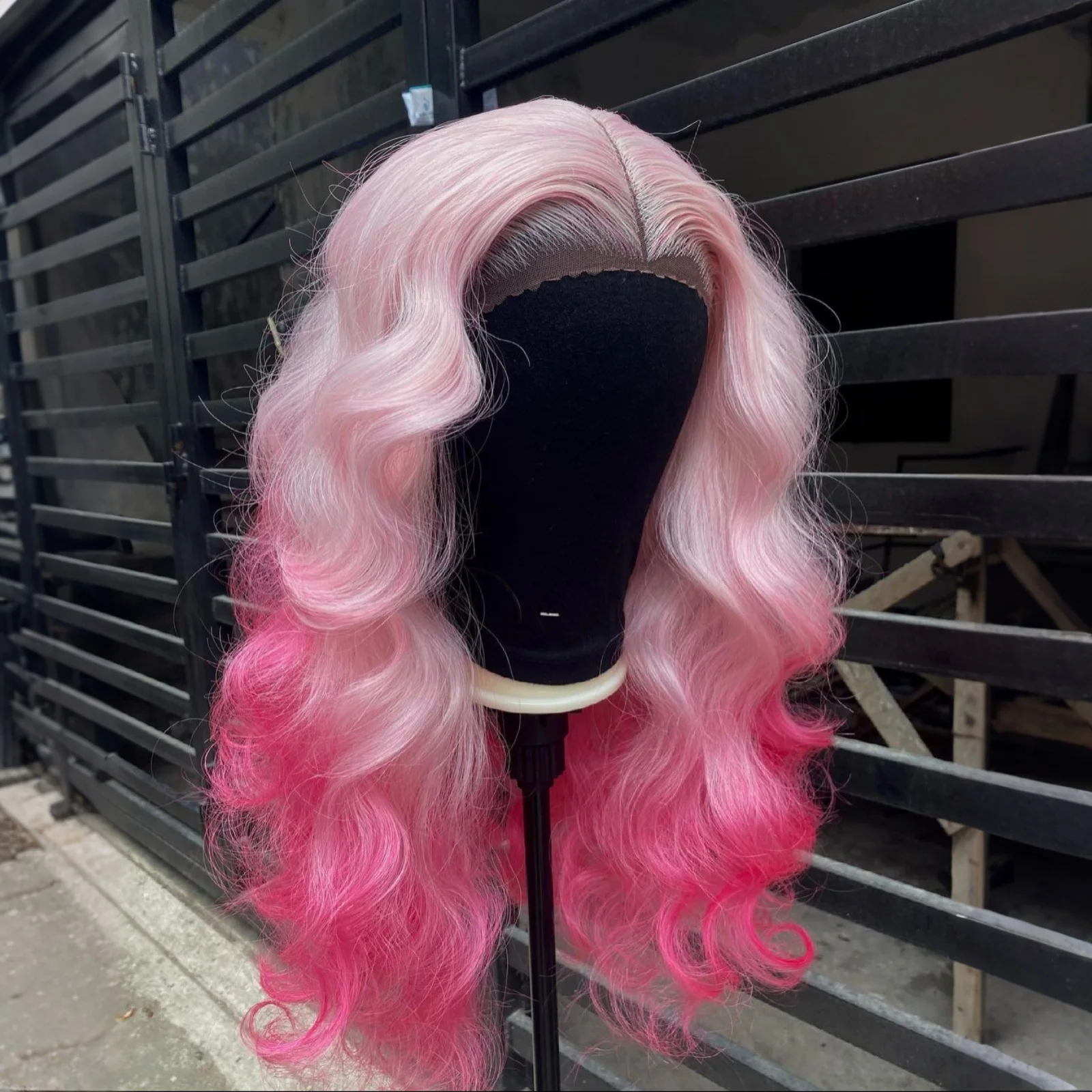 Long Pink Ombre Wig  Body Wave Synthetic Hair Middle Part 13X4 Curly Wavy Light Pink Highlight Gradient Colored Wigs for Women