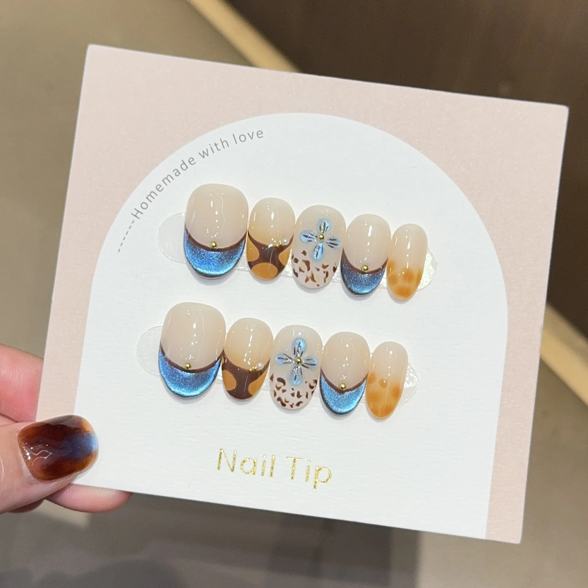 10Pcs Light Luxury Handmade Short Oval Press on Nails Glitter Cat Eyes French Retro 3D Flower Design Fake Nail Girl Wearable Tip