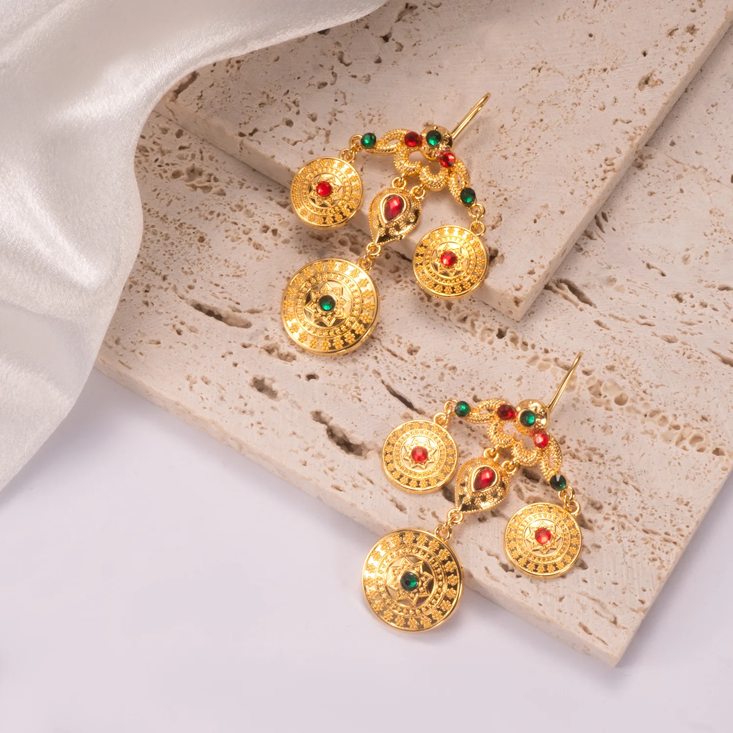 Huixing cross-border Middle Eastern ethnic wind copper gold-plated sand gold earrings, southern red turquoise jasper fringed ear