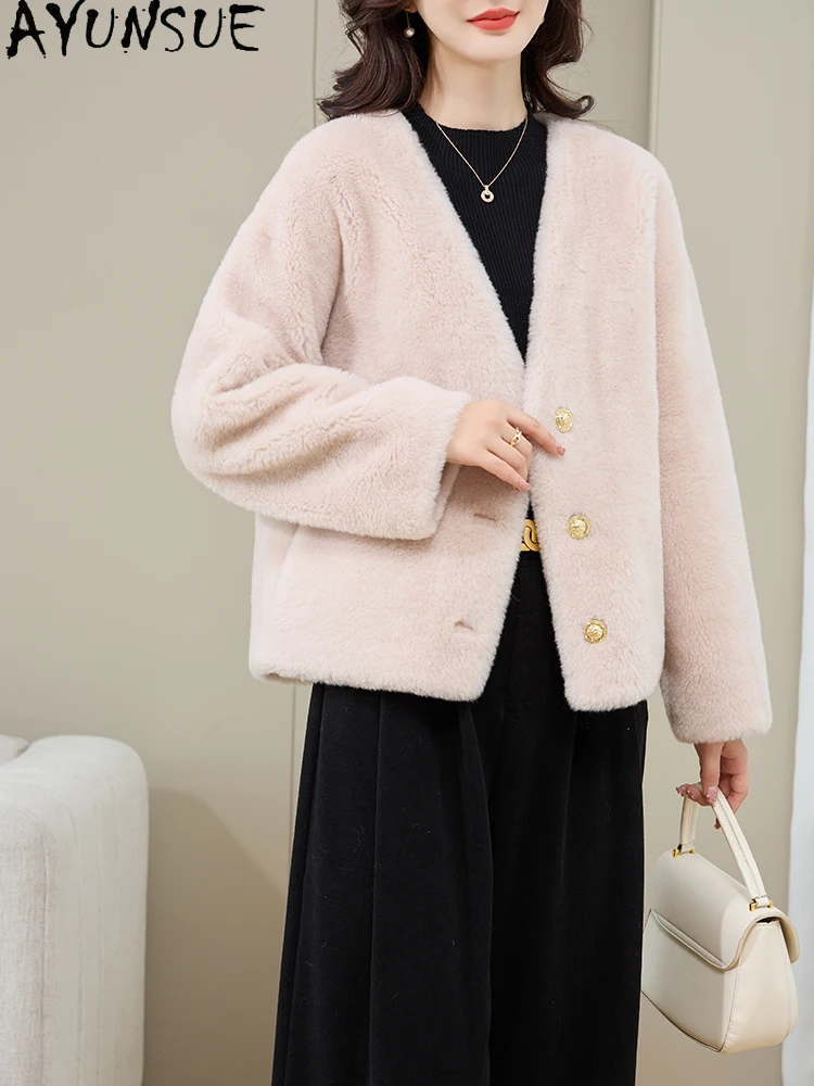 سترة نسائية من الصوف الطبيعي 100% من AYUNSUE 2025 سترة جديدة من فرو الضأن برقبة على شكل حرف v ملابس نسائية قصيرة جديدة في ملابس خارجية Ropa Para Mujer