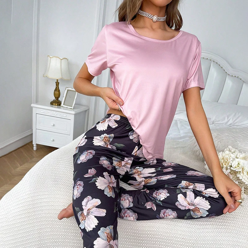 

Women's Elegant Satin Pajama Set Solid Short-Sleeve Tee And Floral Print Long Pants Comfortable And Soft Homewear And Nightshirt