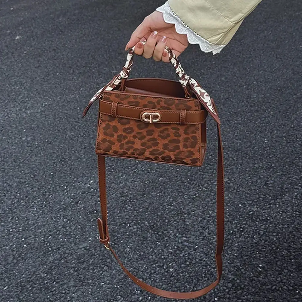 

Stylish Everyday & Special Occasion Bag for Work Women Retro Leopard Mini Handbag Adjustable Shoulder Strap with Golden-Tone