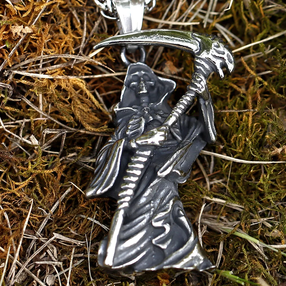 stainless steel Retro Punk Sickle Skull Pendant Mandalorian Alloy Necklace Ornaments Movie Surroundings Fashion Men Jewelry