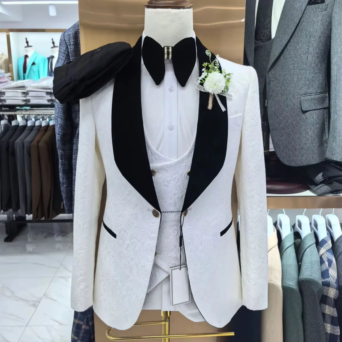 

Wedding Suits For Men Shawl Lapel One Button Simple Stage Prom Groom Outfit Custom Blazer 3 Pcs Jacquard Jacket Vest Solid Pant