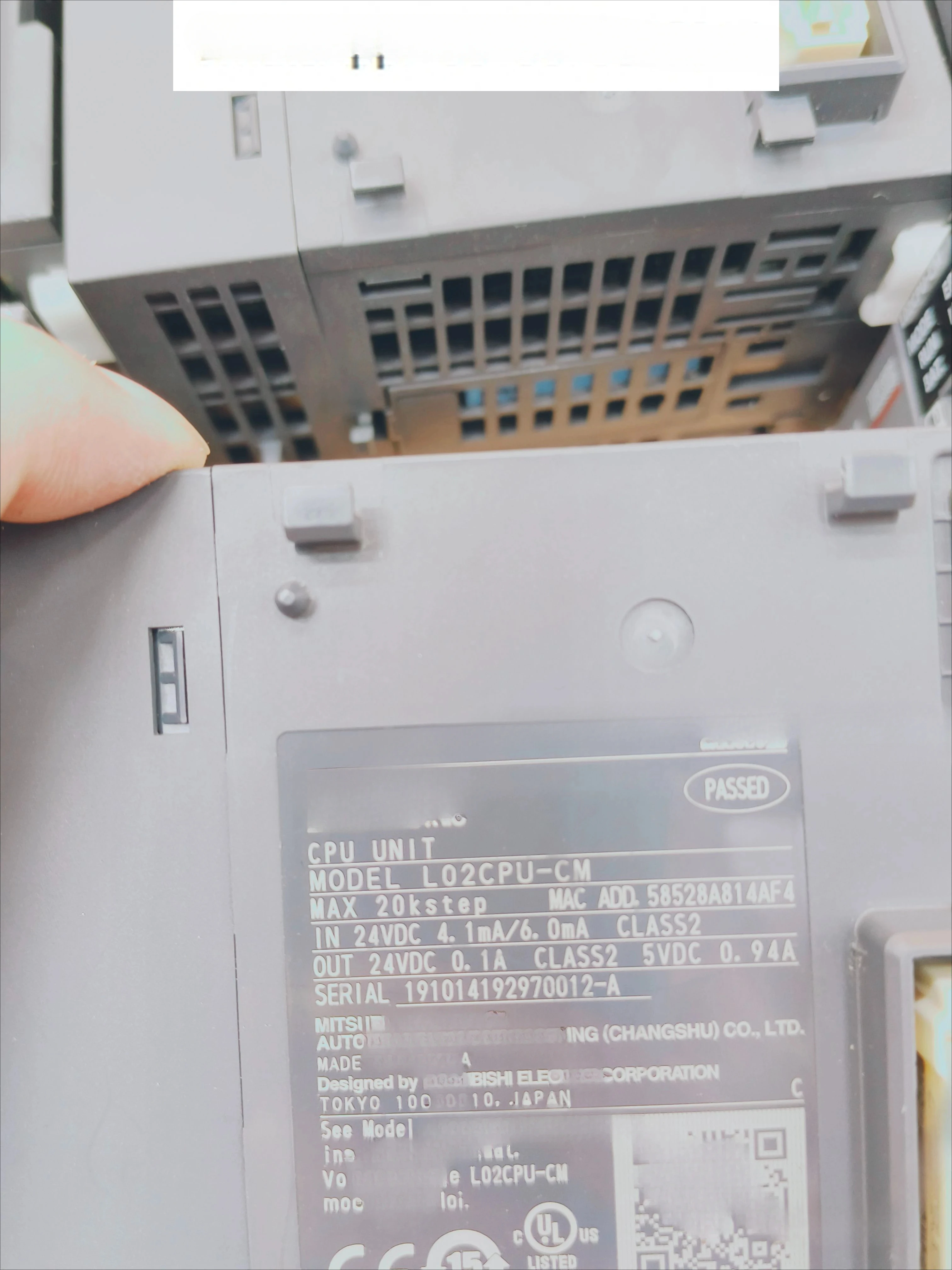 Controlador PLC de coluna L L L02CPU-CM 90% novo