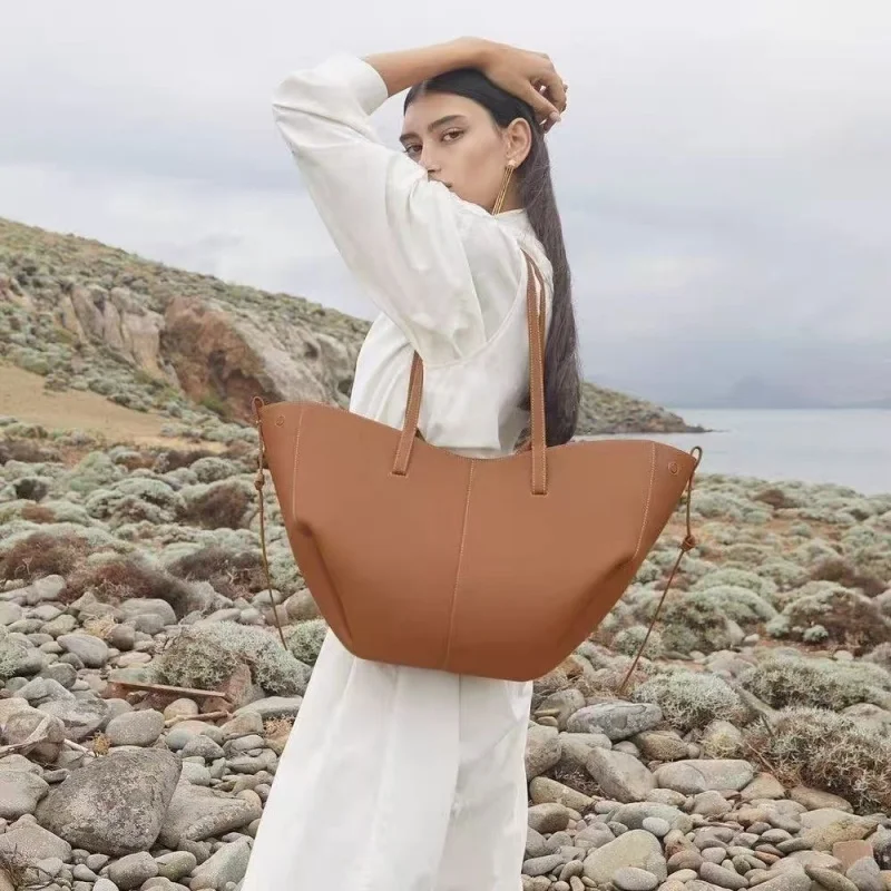 

Simple and versatile large-capacity commuter bag Retro simple shoulder bag Fashionable large-capacity tote bag bucket bag