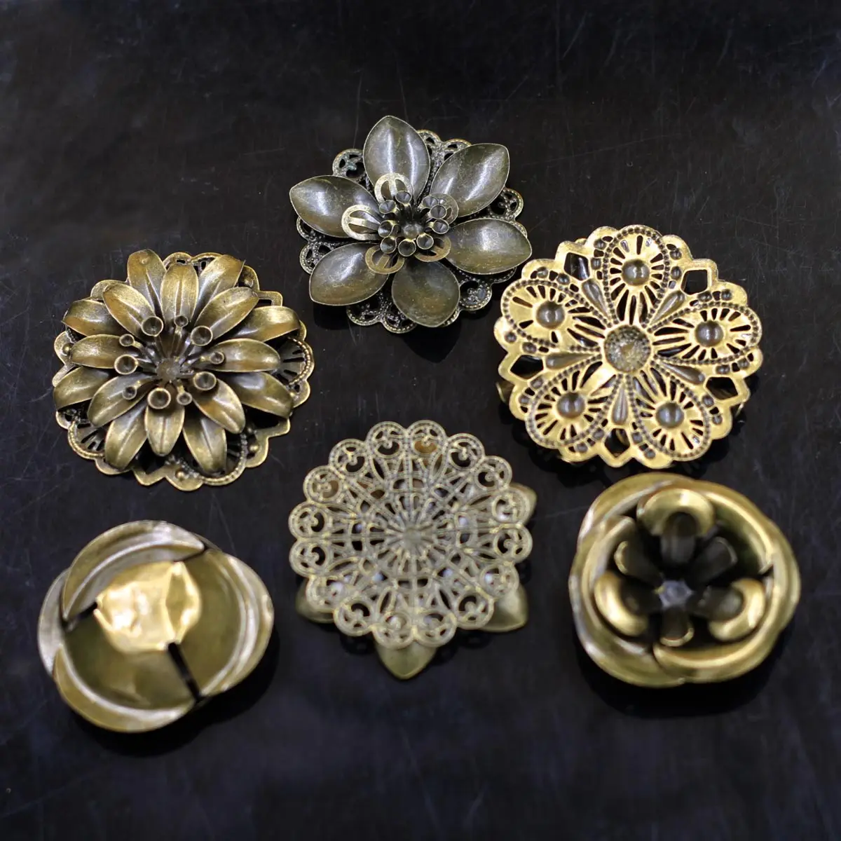6 ชิ้น Embellishments ผสมดอกไม้รูปแบบ Filigree Wraps โลหะผสมหัตถกรรมเครื่องประดับ DIY ค้นหาอุปกรณ์เสริม