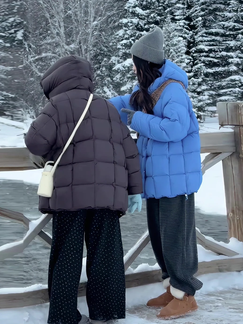 

Синее пуховое пальто в клетку для женщин, средней длины, свободного кроя, в корейском стиле, зимнее