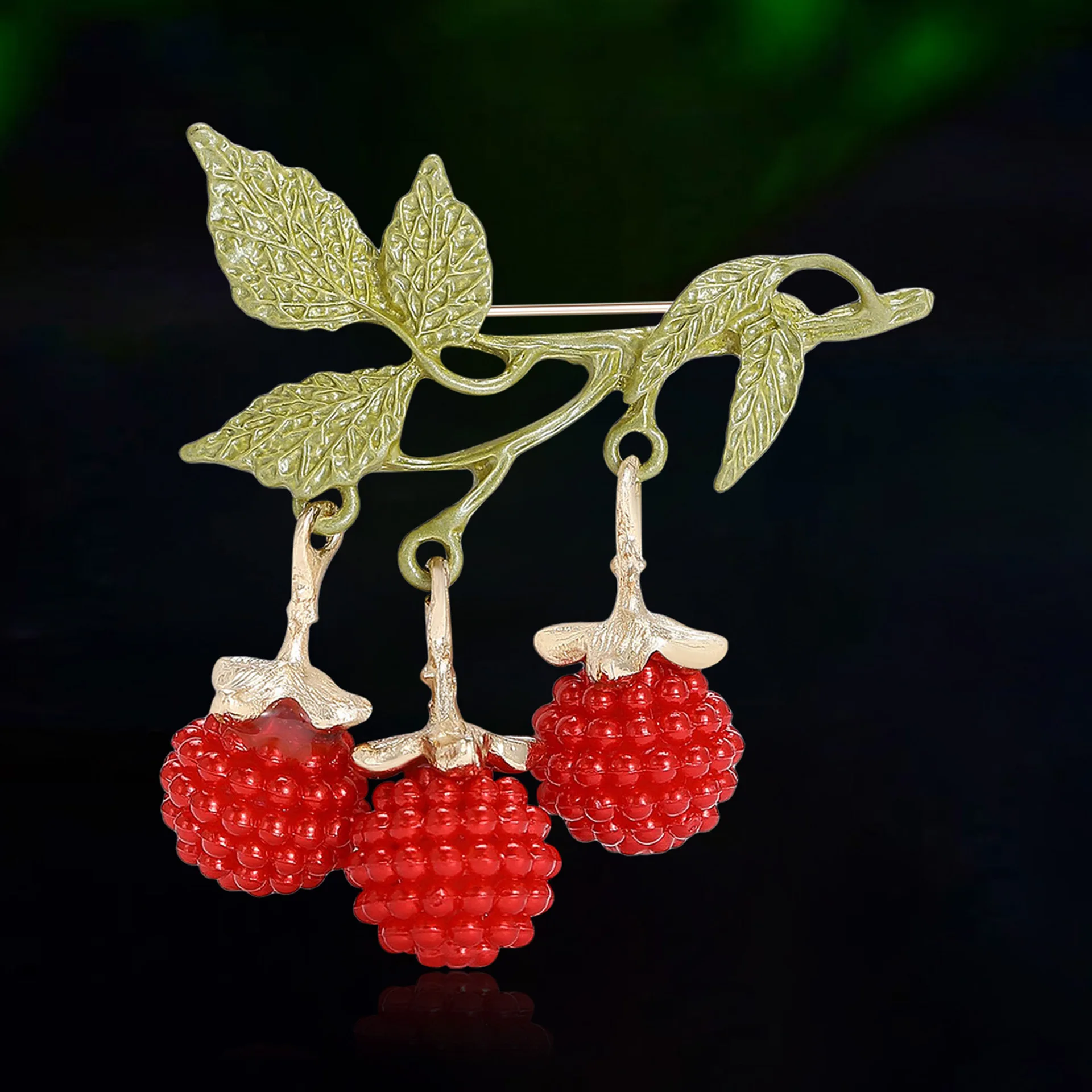New Lovely Fashion Enamel Raspberry Blackberry Brooches For Women Trendy Fruits Alloy Pin Jewelry Party Office Decor Unisex Gift
