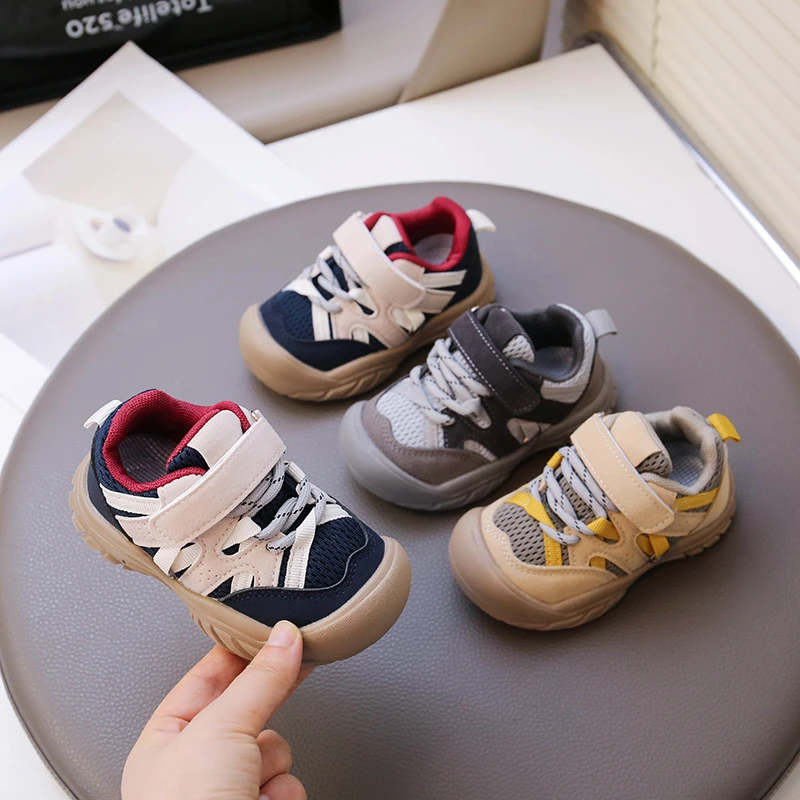

Весенне-осенние новые детские кроссовки с закрытым носком, дышащая детская повседневная обувь с сеткой, студенческая спортивная обувь с мягкой подошвой, нескользящая