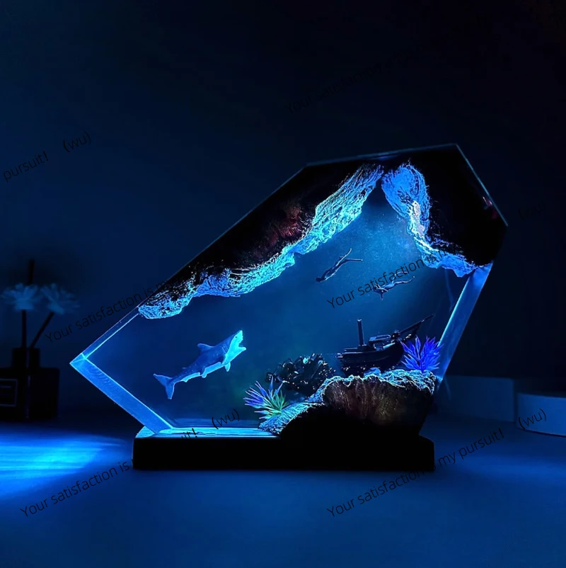 luce-decorativa-artistica-creativa-lampada-da-tavolo-in-resina-bio-seaworld-squalo-sunk-tema-nave-luce-notturna-ricarica-usb